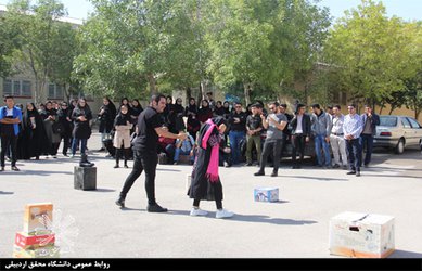 نمایش خیابانی «عتیقه» در دانشگاه اجرا شد