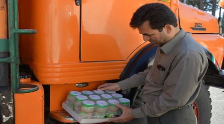 بیش از ۲هزار بطری کشک تاریخ مصرف گذشته از یک کامیون در تربت حیدریه کشف شد