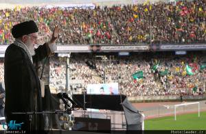 حضور رهبر معظم انقلاب در همایش ده‌ها هزارنفری بسیجیان استان تهران در ورزشگاه آزادی