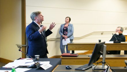 Faculty Senate discusses Stanford’s role as a global university