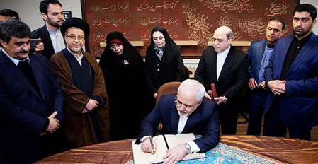 رونمایی وزیر امور خارجه از کتاب‌های اهدایی استاد ژاپنی به کتابخانه دانشکده مطالعات جهان