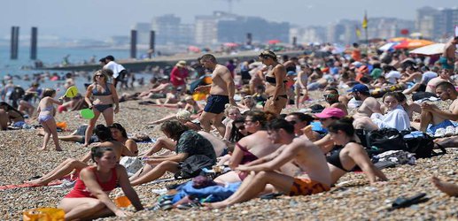 Lengthy warm spells and heavy rainfall are on the rise in the UK