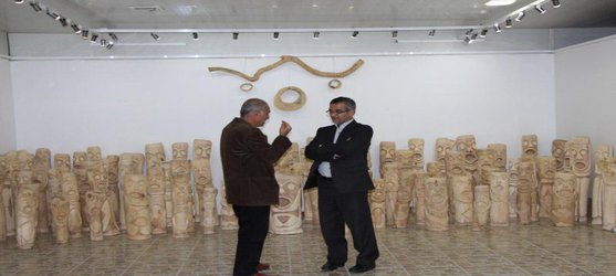 بازدید رییس دانشگاه از نمایشگاه " در امتداد باد"