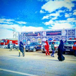 گزارش تصویری-فعالیت شبانه روزی اعضای جوان کانون هلال احمر دانشگاه آزاد اسلامی مشهد مقدس در مسیر زائران پیاده حضرت رضا ع