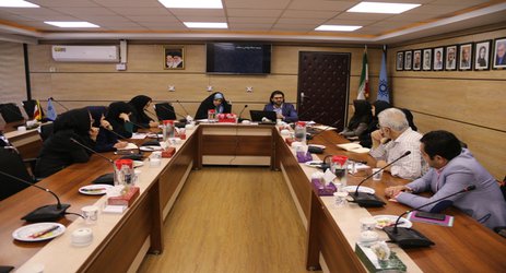 گزارش نشست «تحلیل انتقادی سیاست های فرهنگیِ مد و لباس»