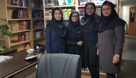 تجلیل از کتابدار دانشکده شیمی دارویی