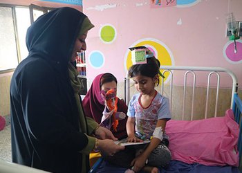 اهدای کتاب به بیماران بخش کودک بیمارستان آموزشی درمانی شهدای خلیج‌فارس بوشهر