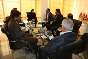 نشست هم اندیشی رئیس دانشگاه با مسئولین شبکه بهداشت و درمان و نمایندگان فرمانداری و شوراهای اسلامی 