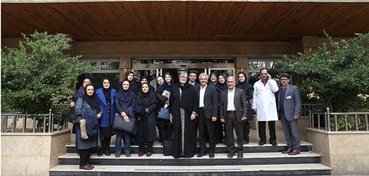 ارزیابی مثبت مشاور بین المللی شیرمادر از روند آموزش شیرهی به مادران در بیمارستان شهدای تجریش