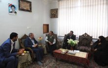 دیدار رئیس دانشگاه آزاد اسلامی استان کرمان با خانواده شهید لاری به مناسبت روز دانشجو