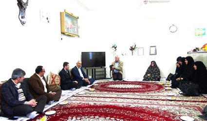 دیدار مسئولین دانشگاه آزاد اسلامی شهرکرد و بنیاد شهید شهرکرد با خانواده شهید محمد نصیری