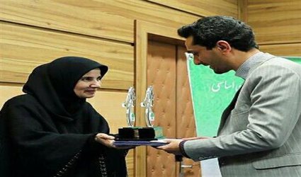 همزمان با روز قانون اساسی از دو استاد دانشگاه آزاد اسلامی واحد شهرکرد تجلیل شد