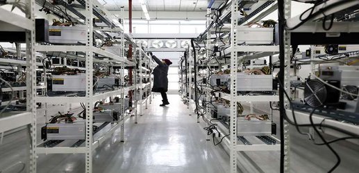 Bitcoin’s price is plummeting – will the cryptocurrency survive?