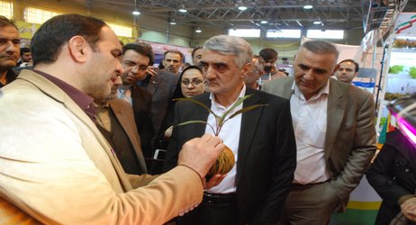 حضور فعال مرکز در پنجمین نمایشگاه هفته پژوهش و فناوری استان البرز
