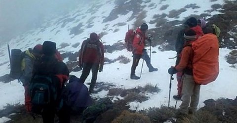 نجات ۳ دانشجوی دانشگاه علوم پزشکی در ارتفاعات نگارمن شاهرود
