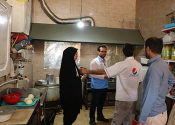 کارشناس مسئول بهداشت محیط تنگستان:
رعایت نکات بهداشتی در غذا فروشی‌ها نقش موثری در سلامت مردم دارد