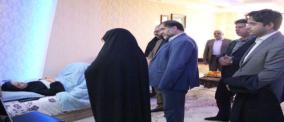 عیادت رئیس دانشگاه آزاد اسلامی استان قم از دانشجوی حادثه دیده واحد علوم و تحقیقات