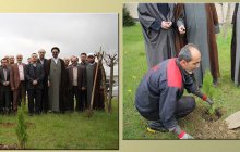 در روز درختکاری : مراسم غرس دهها درخت در محوطه دانشگاه آزاد اسلامی واحد رشت توسط دانشگاهیان این واحد دانشگاهی