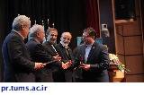 جایزه مرکز تحقیقاتی برتر سال جشنواره علوم پزشکی رازی به رئیس پژوهشگاه علوم غدد و متابولیسم اهدا شد