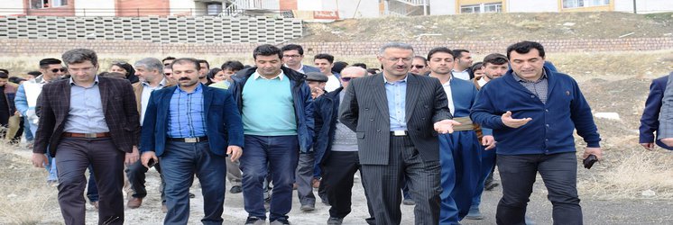 رئیس دانشگاه کردستان: یکی از رویکردهای دانشگاه مدیریت سبز و از جمله درخت‌کاری است