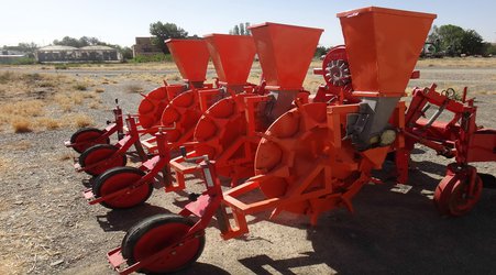 ثبت اختراع ماشین کارنده سمبه‌ای محصولات ردیفی توسط عضو هیئت علمی بخش تحقیقات فنی و مهندسی همدان