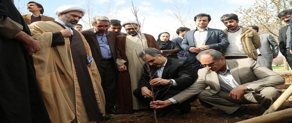 به مناسبت روز درختکاری احداث شد
باغ فرهیختگان در واحد کرمانشاه