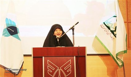 ‫در دانشگاه آزاد اسلامی شاهرود تازه‌مسلمان ژاپنی: از تولید ملی حمایت و اجناس ایرانی خریداری کنید