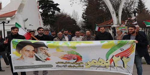 حضور اساتید، دانشجویان و کارکنان دانشگاه در راهپیمایی ۲۲ بهمن ماه