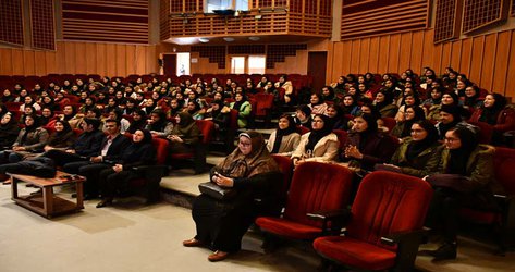 بازدید دانش‌آموزان مدرسه دخترانه حضرت فاطمه(س) از امکانات آموزشی و پژوهشی دانشگاه