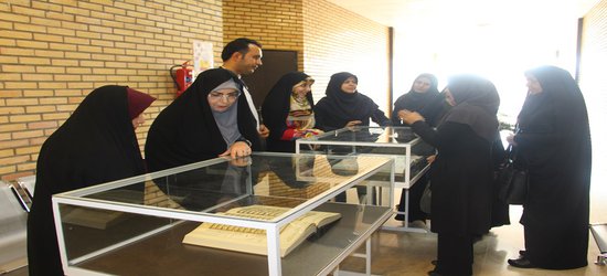 بازدید بانوان موفق استان از نمایشگاه قرآنی دانشگاه به مناسبت روز زن