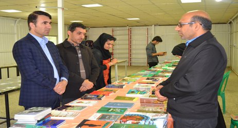 بازدید سرپرست دانشگاه آزاد اسلامی واحد دزفول از نمایشگاه کتاب و درمانگاه واحد