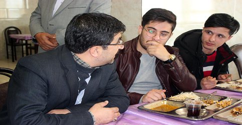 حضور دکتر گودرزی افشار در سلف سرویس غذا و بازدید از آشپزخانه دانشگاه