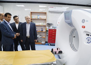 وزیر بهداشت، درمان و آموزش پزشکی از بیمارستان زینبیه (س) خورموج بازدید کرد/ گزارش تصویری