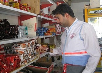 معاون بهداشتی دانشگاه علوم پزشکی بوشهر:
یکهزار و ۴۸۴ بازرسی بهداشتی از مراکز حساس عرضه کننده مواد غذایی در استان بوشهر / بیش از ۷ هزارکیلوگرم اجناس فاسد و تاریخ مصرف گذشته جمع آوری و معدوم شد