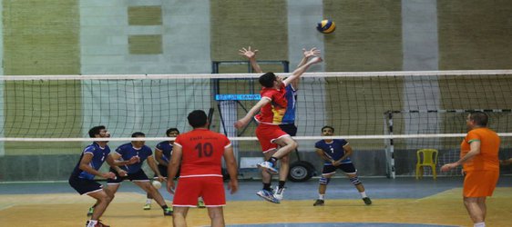 پایان جشنواره ورزشی کارکنان با برگزاری مسابقات والیبال و شنا - ۱۳۹۷/۱۲/۲۶