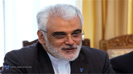 پیام نوروزی دکتر طهرانچی: تلاش دانشگاه آزاد اسلامی برای تحقق شعار سال ۹۸، ایجاد شبکه نوآوری علم و فناوری خواهد بود/ توانمندی بالای دانشجویان را برای ورود به بازار کار هدف قرار می دهیم