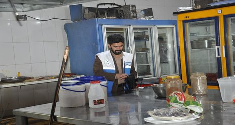 بازدید معاون مرکز بهداشت شهرستان بویراحمد از رستوران ها و شیرینی فروشی های یاسوج+ عکس