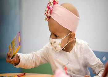 برای اولین بار در استان بوشهر؛
خدمات تخصصی شیمی‌درمانی ویژه کودکان مبتلا به سرطان در بیمارستان شهدای خلیج‌فارس بوشهر ارائه می‌شود