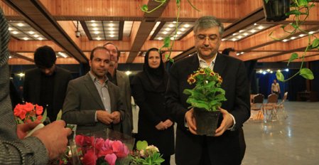 برگزاری اولین نمایشگاه گل و گیاه و تولیدات دانشجویان دانشگاه تهران همراه با آغاز به کار رادیو دانشگاه